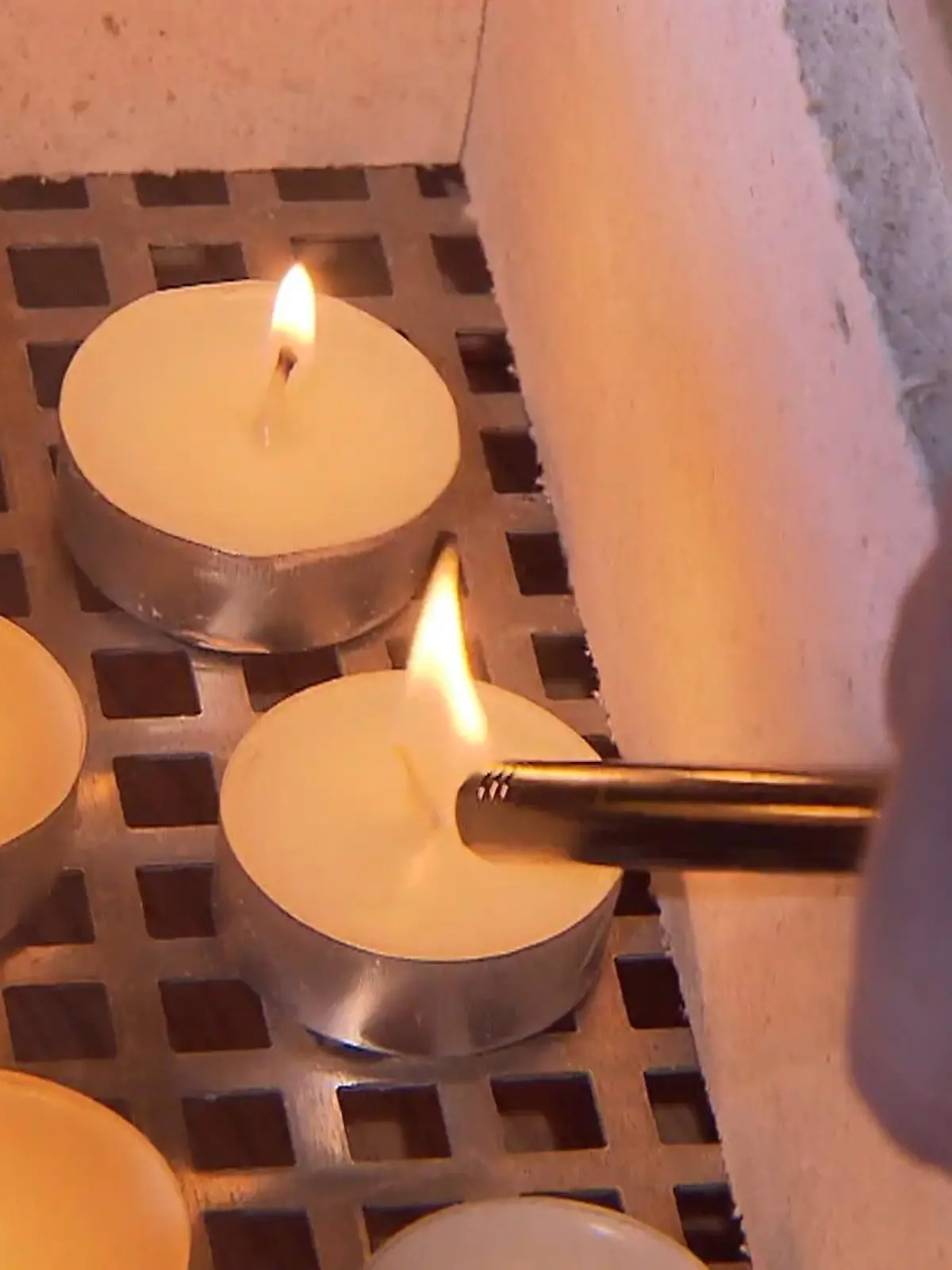 Bild zu: "Öko-Test findet Schadstoffe in Teelichtern"