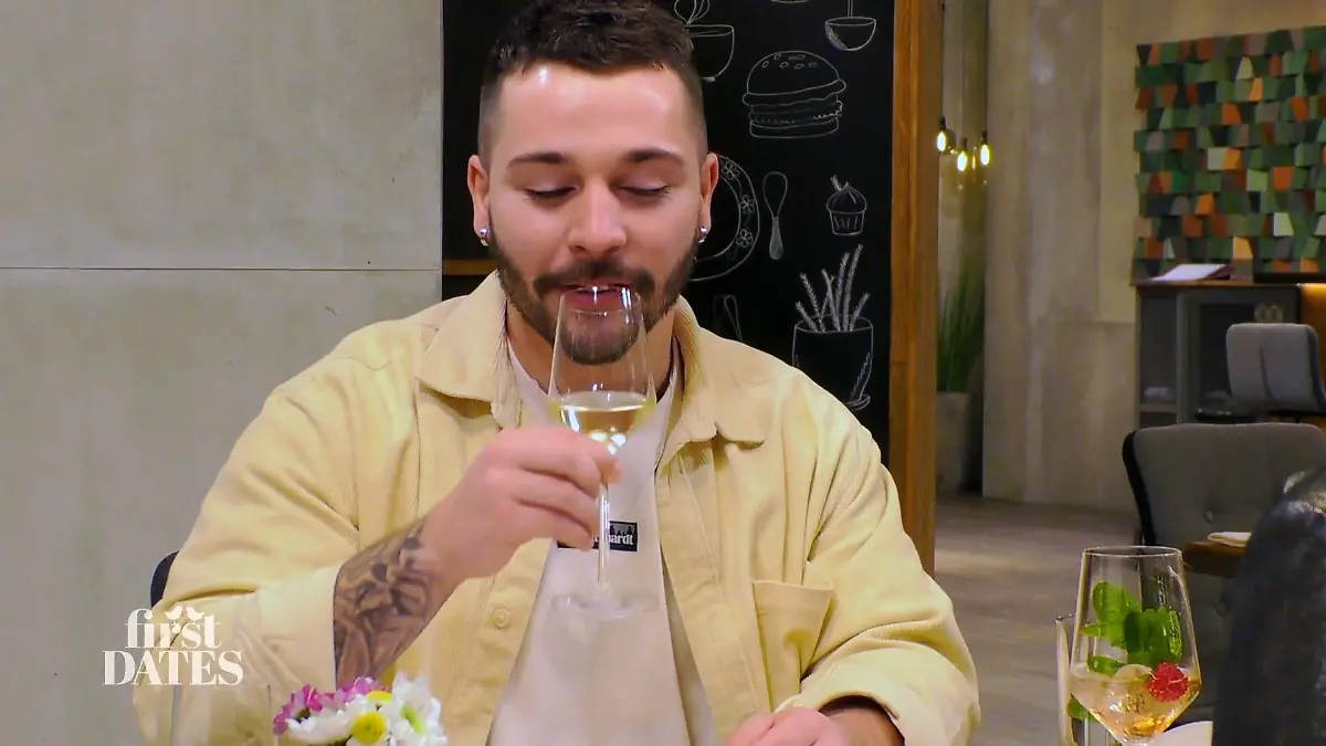 Wein verbindet die Nationalitäten Verstehen sich gut