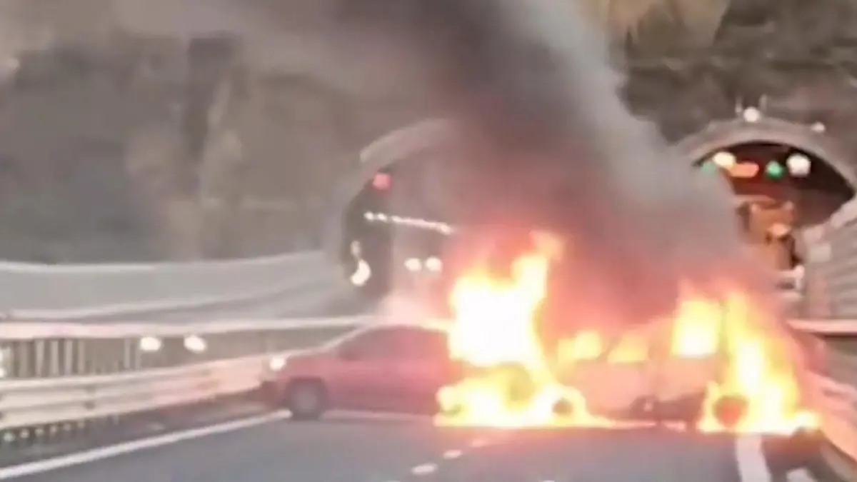 Brutaler Millionenraub! Diebe überfallen Geldtransporter – mitten im Verkehr! Täter auf der Flucht