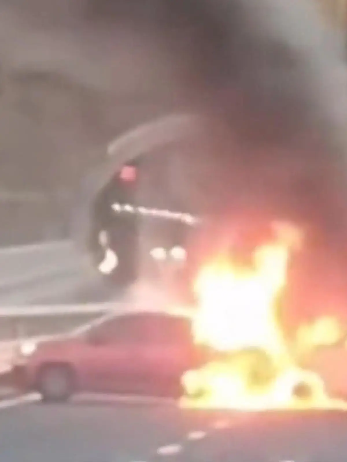 Bild zu: "Brutaler Millionenraub! Diebe überfallen Geldtransporter – mitten im Verkehr!"