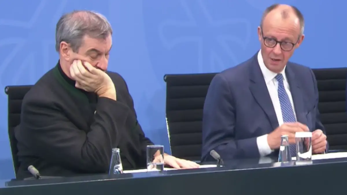 Markus Söder und Friedrich Merz sitzen nebeneinander