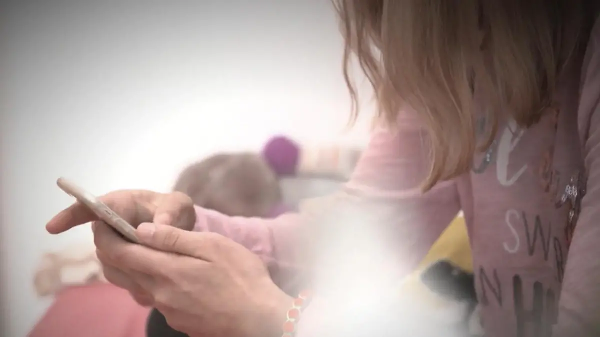 Taschengeld-Zahlung gegen Sex! Elise erlebte Horror Leider kein Einzelfall