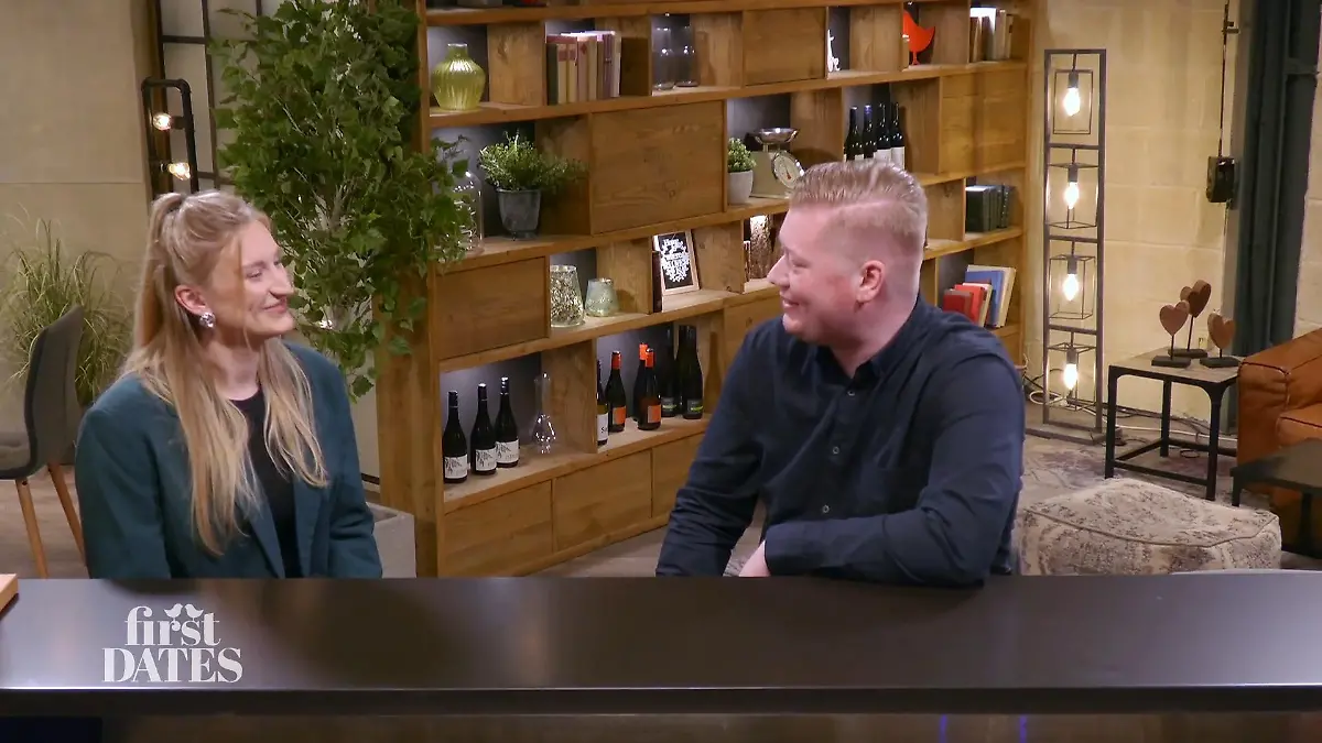 Leon ist hingerissen von Rabea "Hübsche Frau"