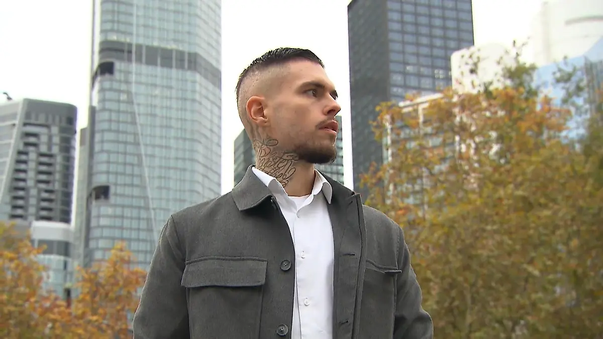 Es kommt doch auf die Größe an! Leon (24) pumpt Zehntausende Euro in dieses Körperteil Wandelnde Beauty-Baustelle!