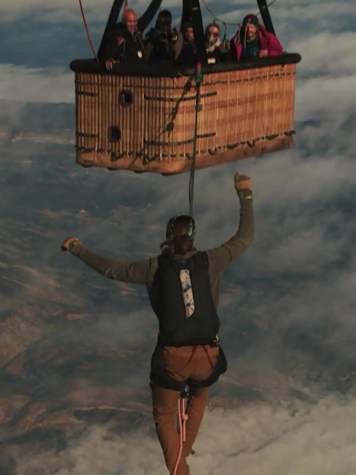 Bild zu: "Weltrekord! Balance-Akt zwischen Heißluftballons – in 5.000 Metern Höhe"