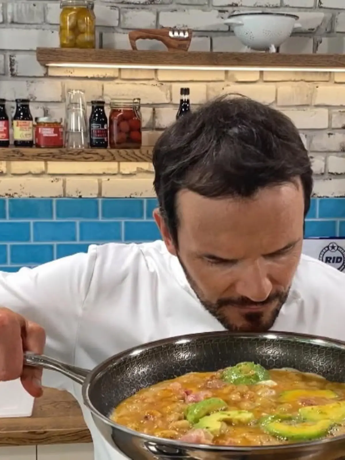 Bild zu: "Frittata mit Bohnen, Speck und Avocado"