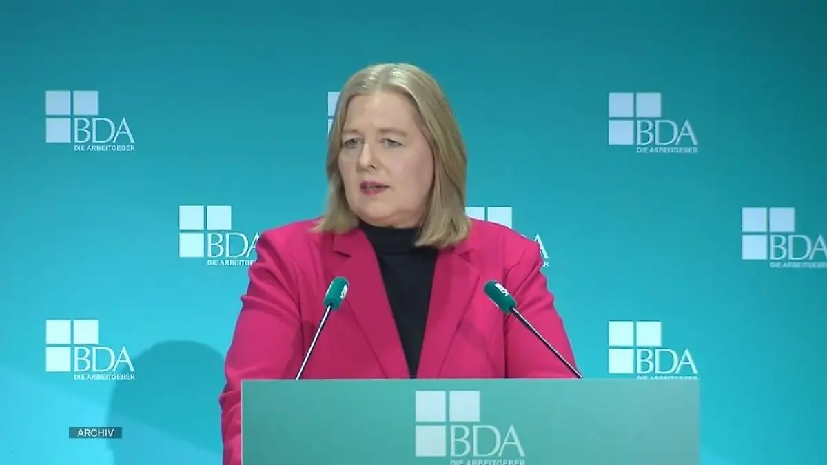 Kritik an Arbeitsministerin Bas Zoff nach Rede