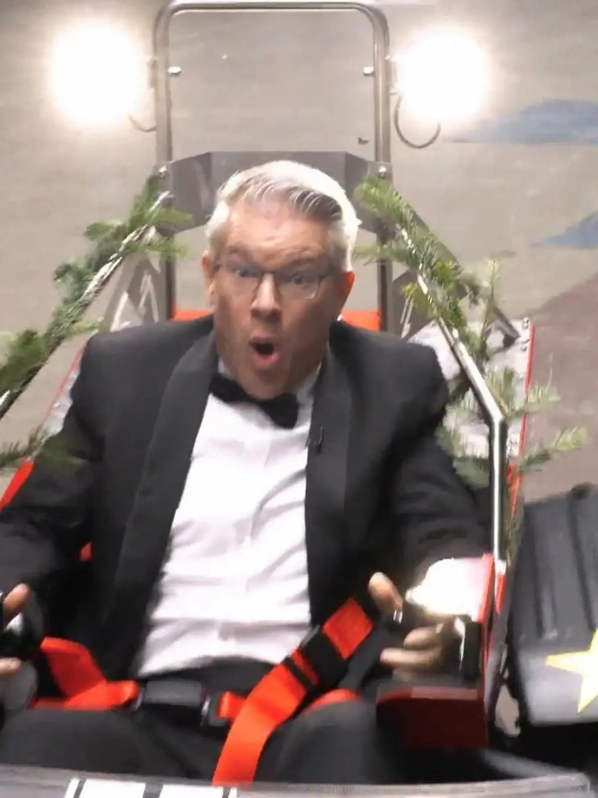 Bild zu: "Frank Thelen crasht das Garagentor"