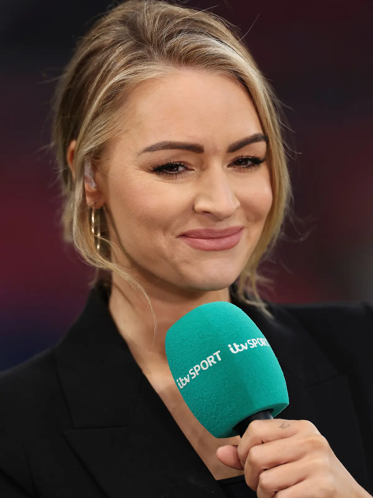 Bild zu: "Moderatorin kollabiert live im TV"