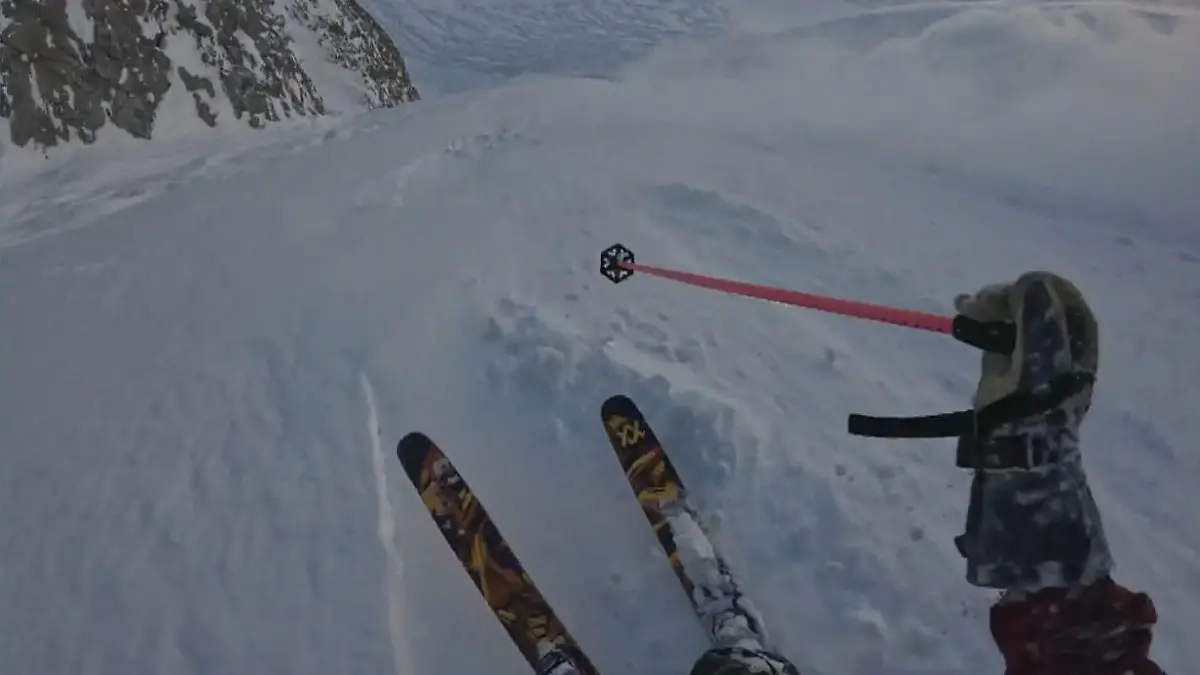 Skifahrer-l-st-Lawine-in-den-Schweizer-Alpen-aus-So-entkommt-er-ihr-in-letzter-Sekunde