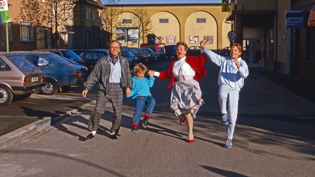 Das Auf und Ab der Familie Beimer sowie ihrer Nachbarschaft aus der „Lindenstraße” bewegte jahrzehntelang die TV-Nation.