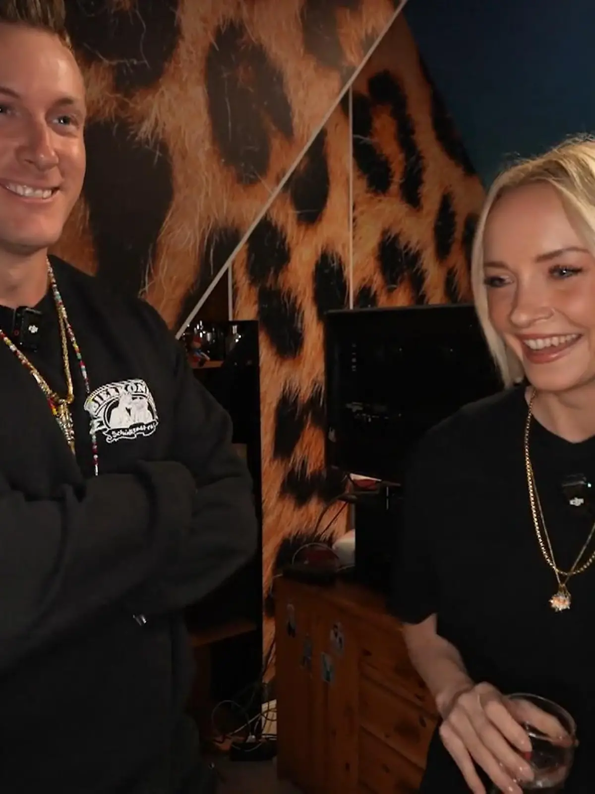 Bild zu: "Huch! Was macht denn Janin Ullmann in Calvins Schlafzimmer?"