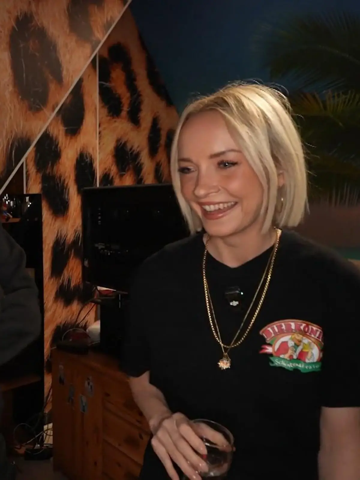 Janin Ullmann besucht Calvin Kleinen. 