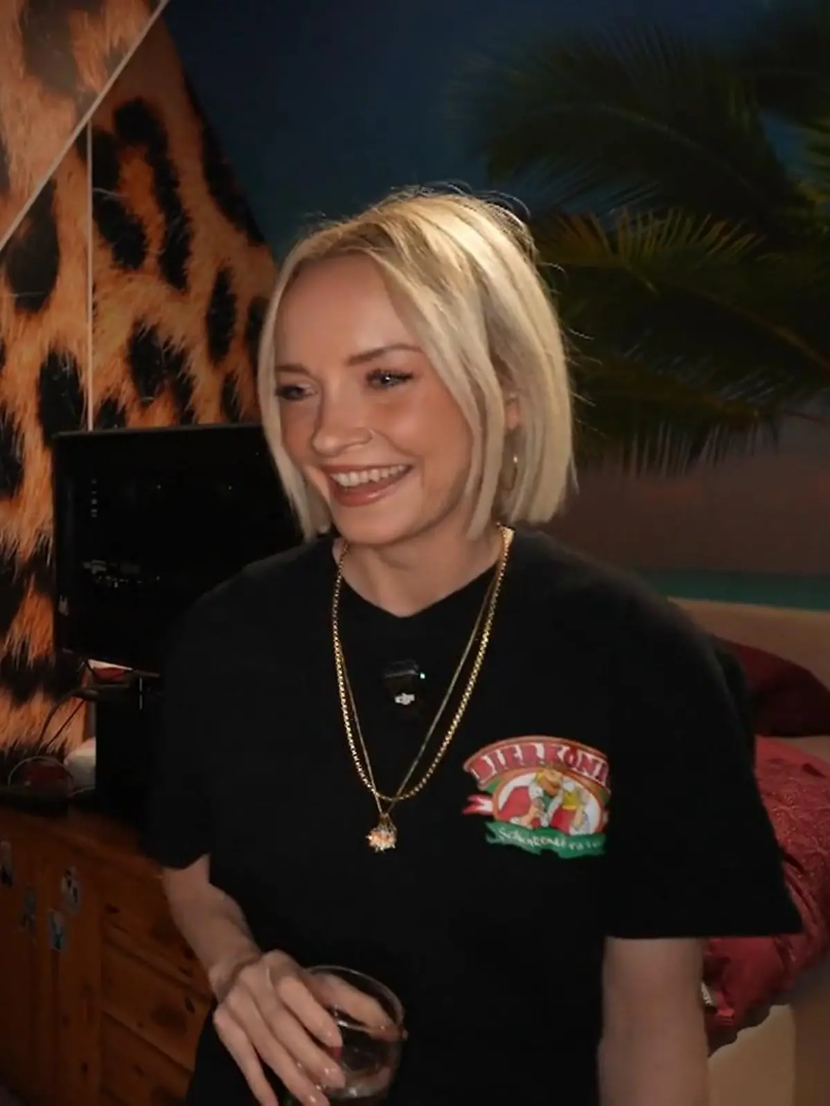 Janin Ullmann besucht Calvin Kleinen. 