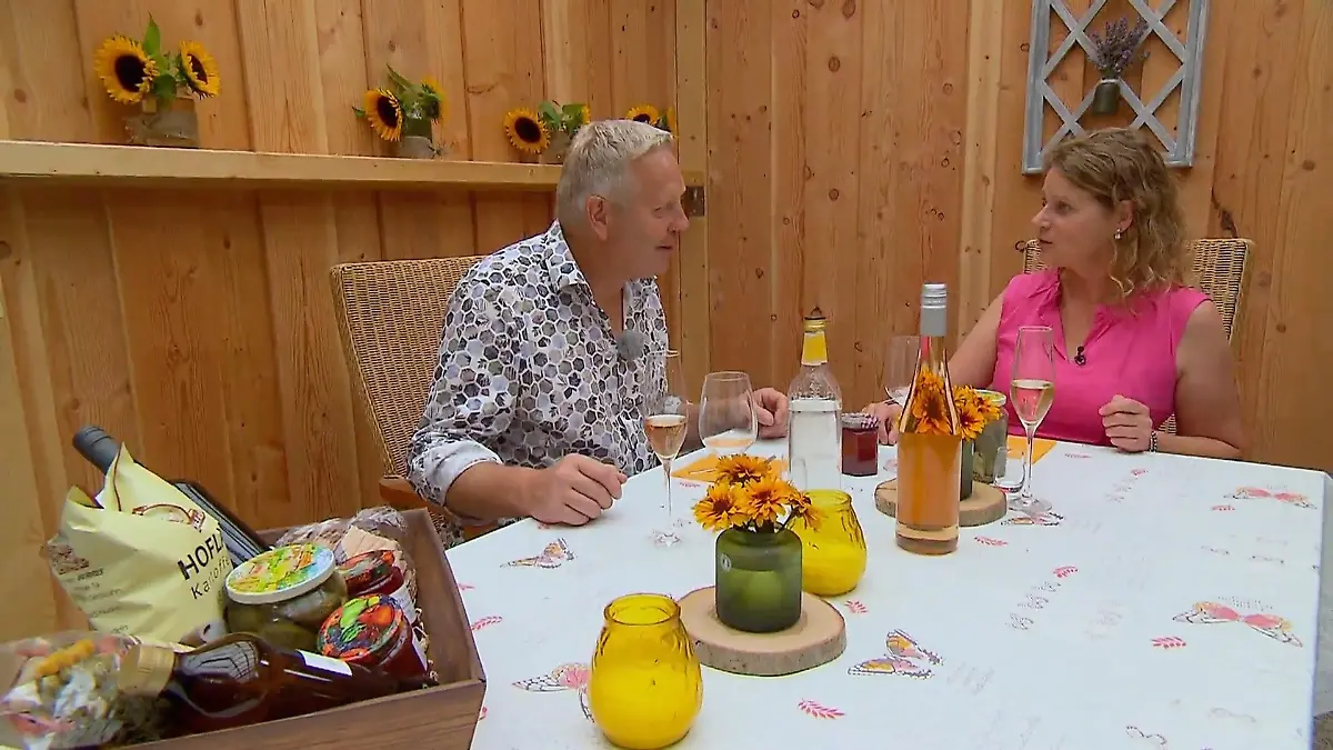 Jetzt ist Carola dran Sie bringt Gurken mit