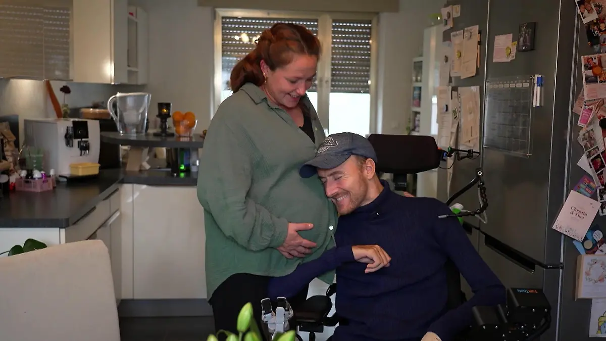 Mit Querschnittslähmung: Stefan schwebt im Familienglück Ihre Liebe besiegt alle Hindernisse