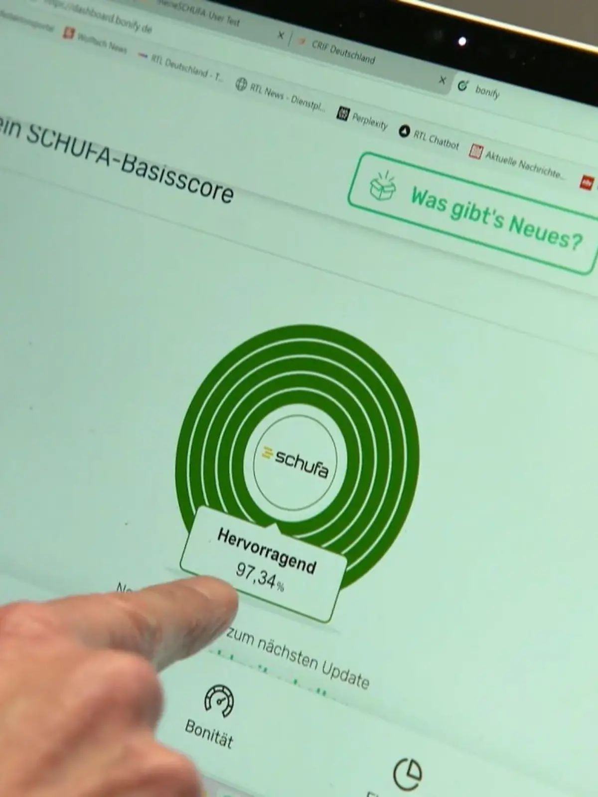 Bild zu: "Das ändert sich 2026! Schufa-Score bald kostenlos einsehen – so einfach geht's"