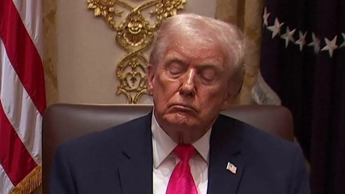 Donald Trump (79) fallen bei Sitzung die Augen zu – schon wieder! US-Präsident als „Dozy Don“ verhöhnt