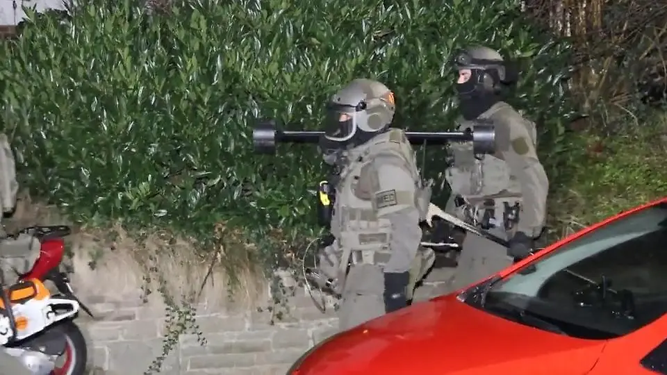 Schlag-gegen-Knappi-Gang-Gruppe-soll-Menschen-brutal-angegriffen-haben-Festnahme-