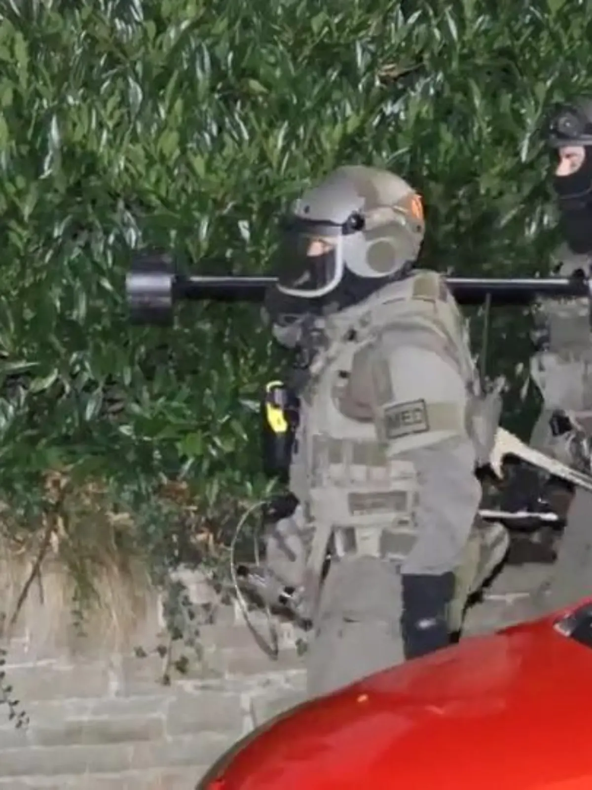 Bild zu: "SEK stürmt Kinderzimmer"