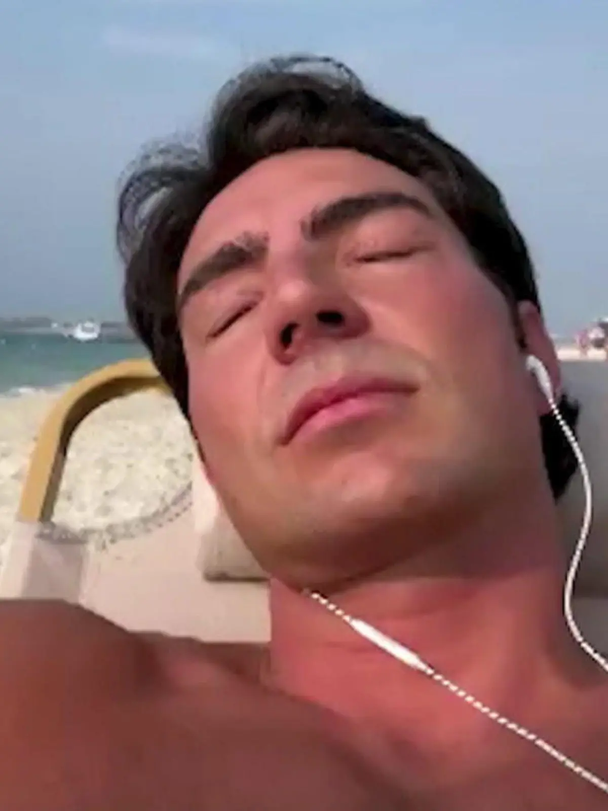 Bild zu: "Neuer Style nach Trennung! So haben wir Fabio Knez noch nie gesehen"