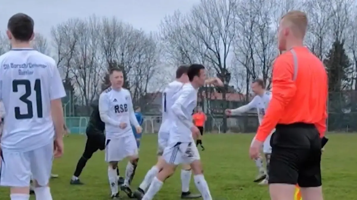 Schlüpper-Skandal beim Fußball! Aus diesem Grund darf er nicht mitspielen „Was ist denn jetzt euer Problem?“
