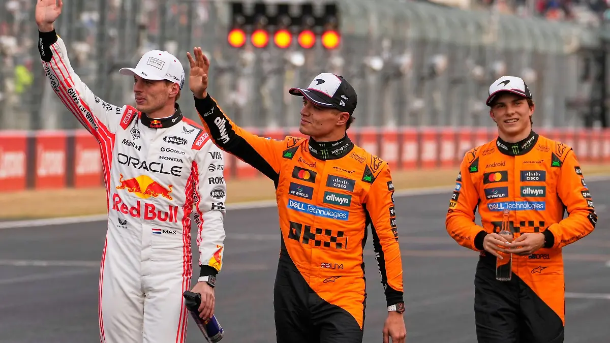 Verstappen, Norris oder Piastri (v.l.): Wer von den drei Fahrern wird sich in Abu Dhabi krönen? (Archivbild)