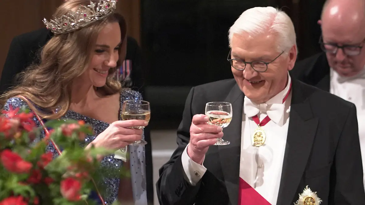 Frank-Walter-Steinmeier-bei-den-Royals-K-nig-Charles-ehrt-den-Bundespr-sidenten-mit-DIESEM-Cocktail