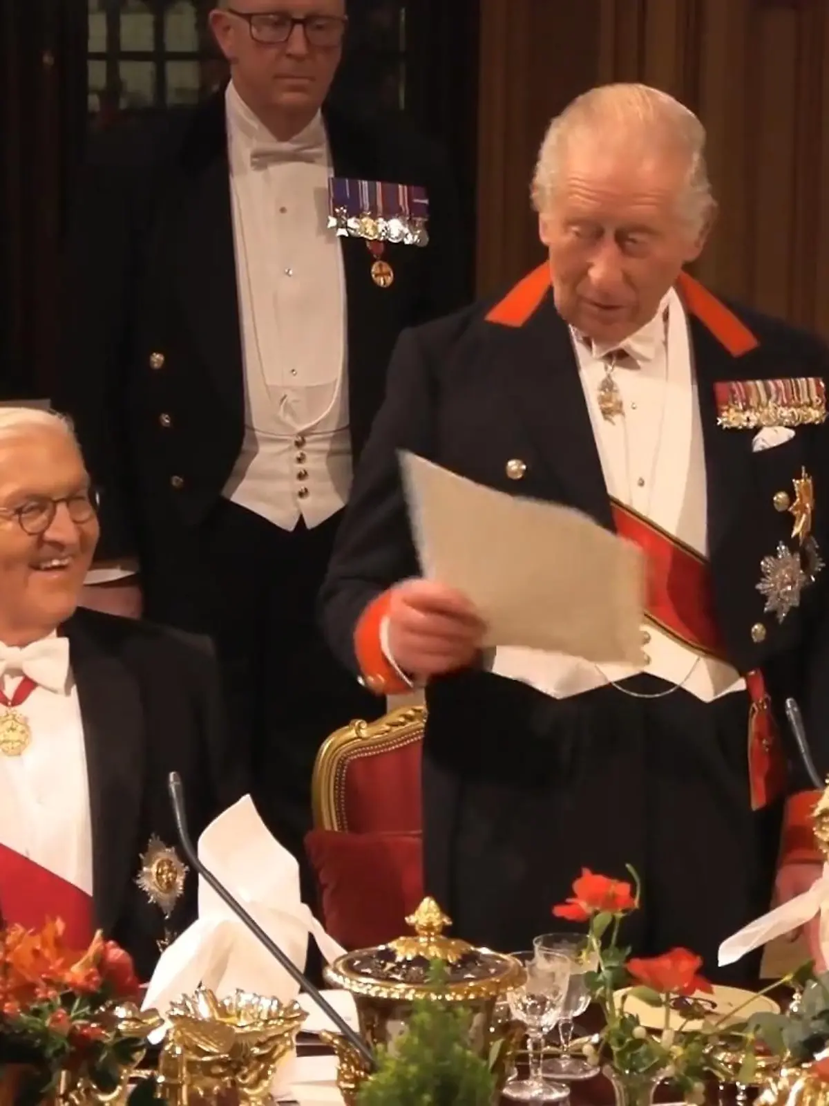 Bild zu: "König Charles überrascht Steinmeier auf Deutsch"