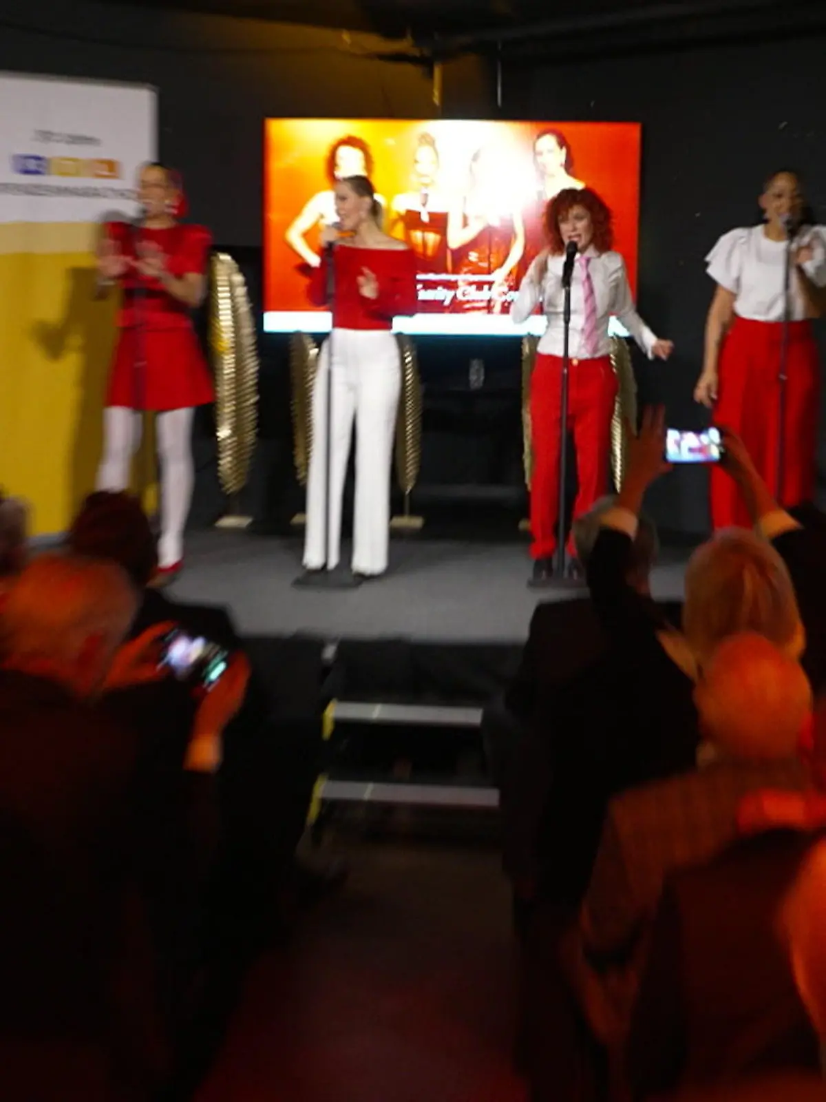 Bild zu: "Christmas Charity Club Concert 5.0"