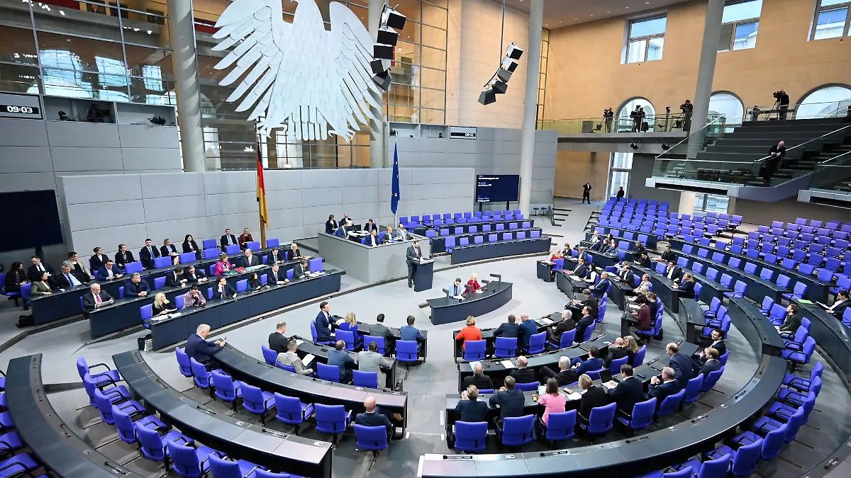 Bundestag-stimmt-f-r-neues-Rentenpaket-Erfolg-f-r-Kanzler-Merz