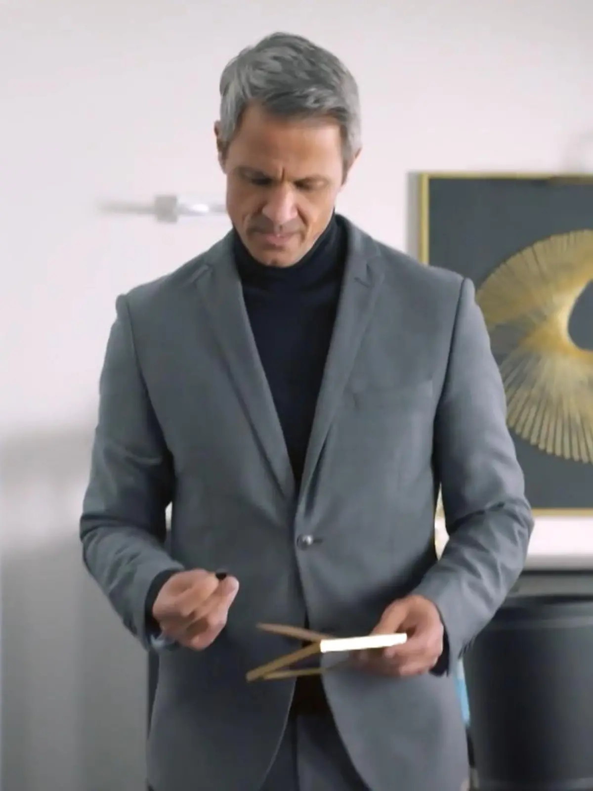 Unter uns: Benedikt entdeckt den entscheidenden Hinweis