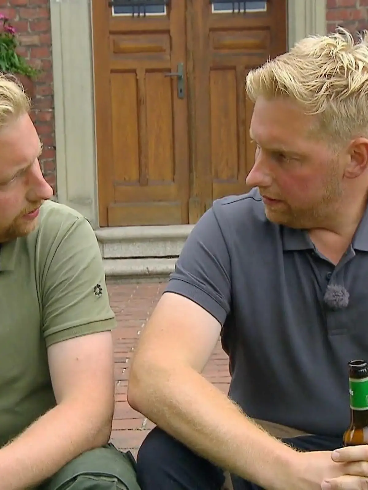 Bild zu: "Daniel holt sich Rat bei Zwillingsbruder Stefan"