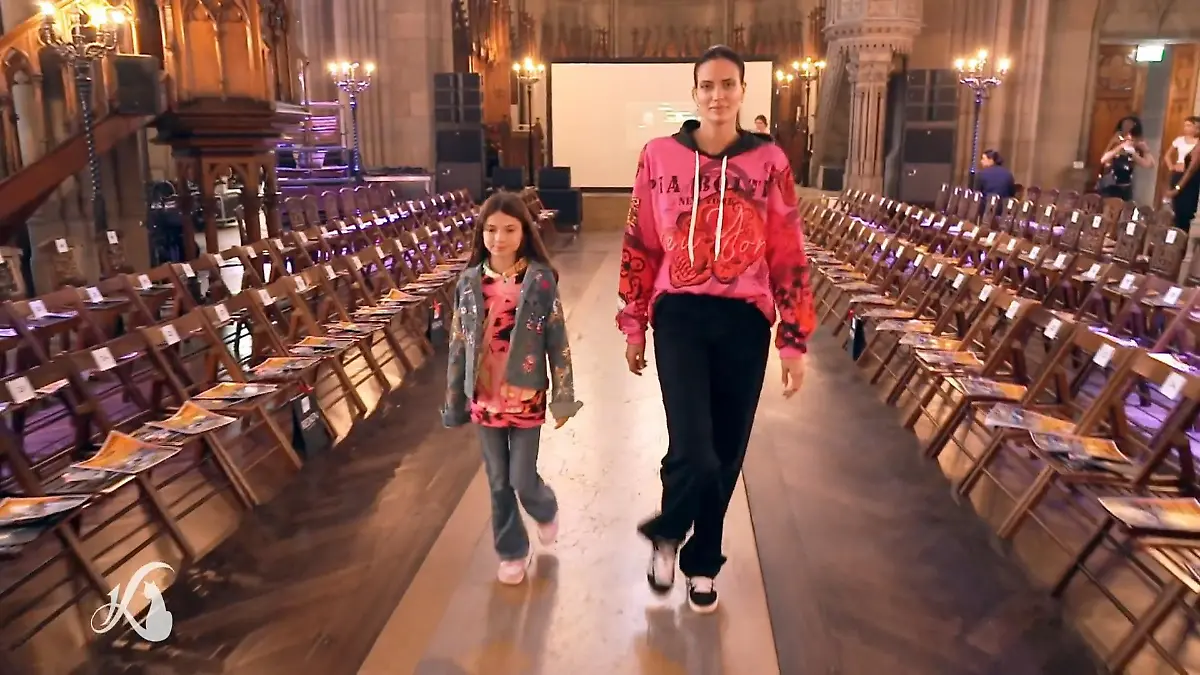 Sophia Cordalis erobert den Catwalk Fashion Week