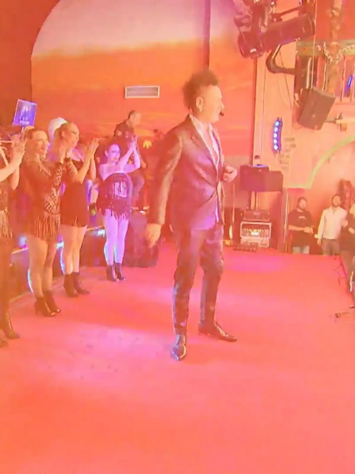 Bild zu: "Reality-Star Ennesto Monte erlebt Mega-Pannenabend"