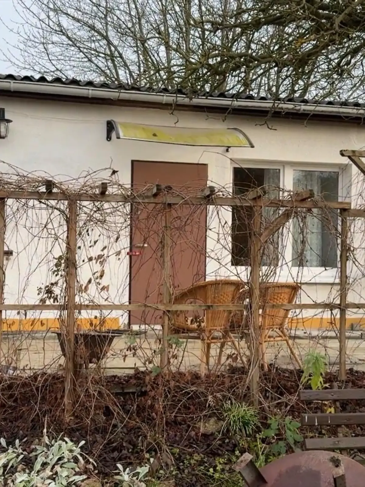 Bild zu: "Mann (41) und Frau (40) liegen tot in Gartenlaube"