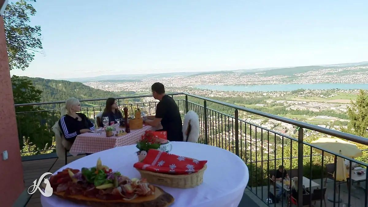 Family-Time nach dem Catwalk Käsefondue mit Bergblick“