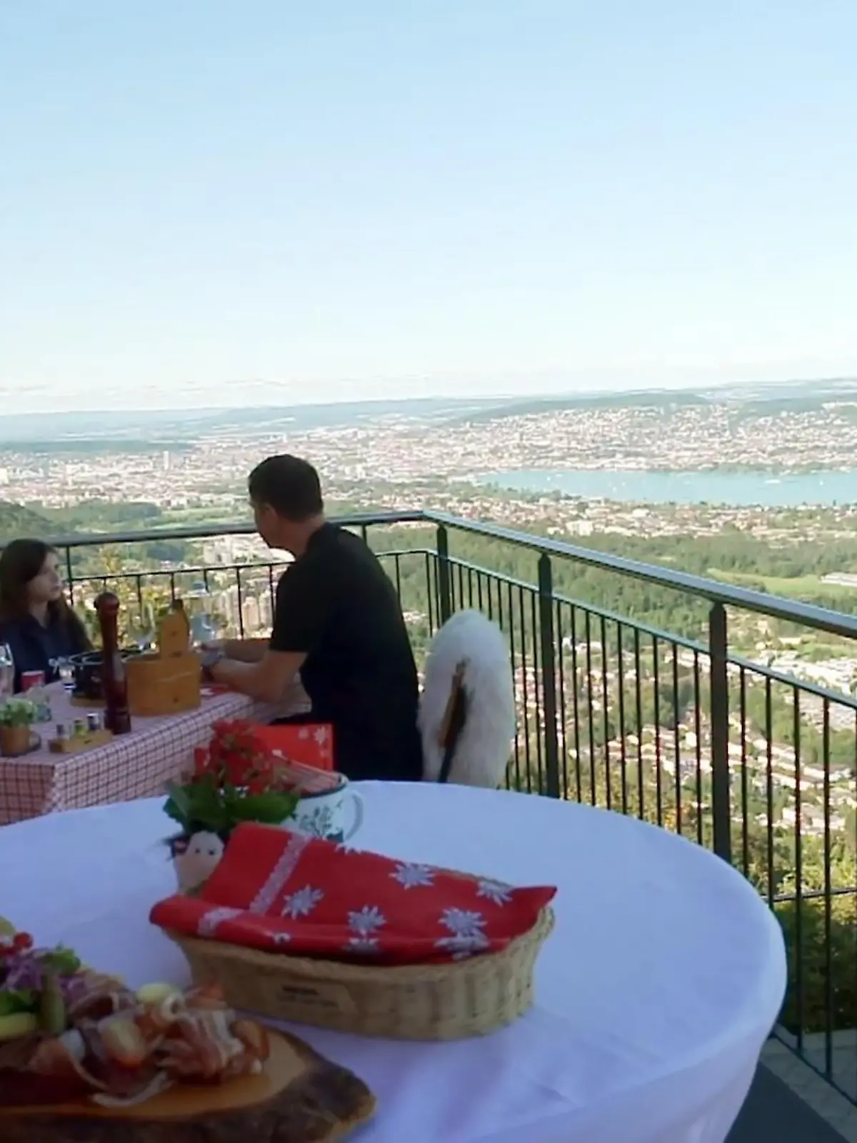 Bild zu: "Family-Time nach dem Catwalk"