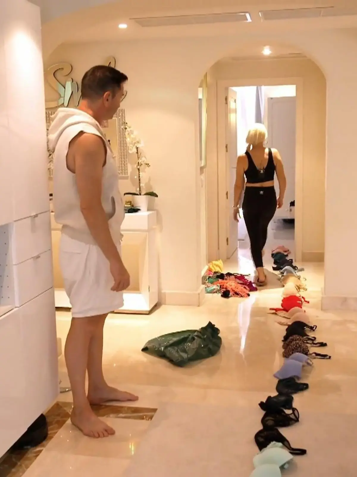 Bild zu: "Daniela sortiert ihr altes Leben aus"