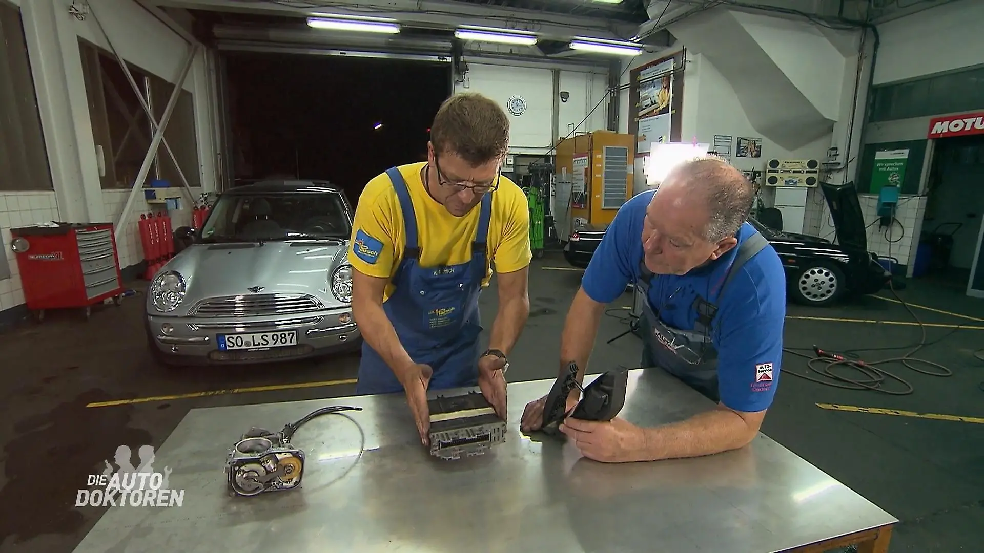 Autodoktoren untersuchen Gaspedal Was läuft schief?