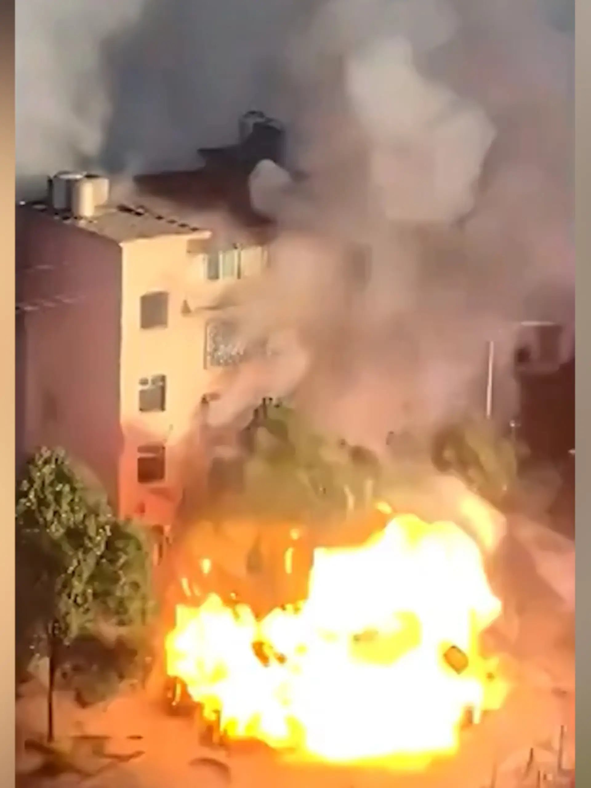 Bild zu: "Mitten im Wohngebiet! XXL-Explosion löst fatale Kettenreaktion aus "
