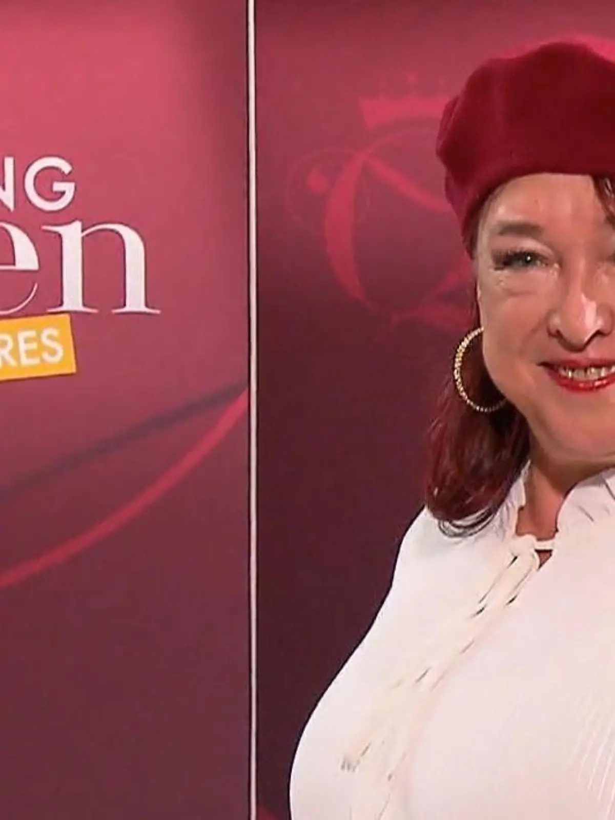 Bild zu: "Dani setzt ihr It-Piece optimal in Szene"