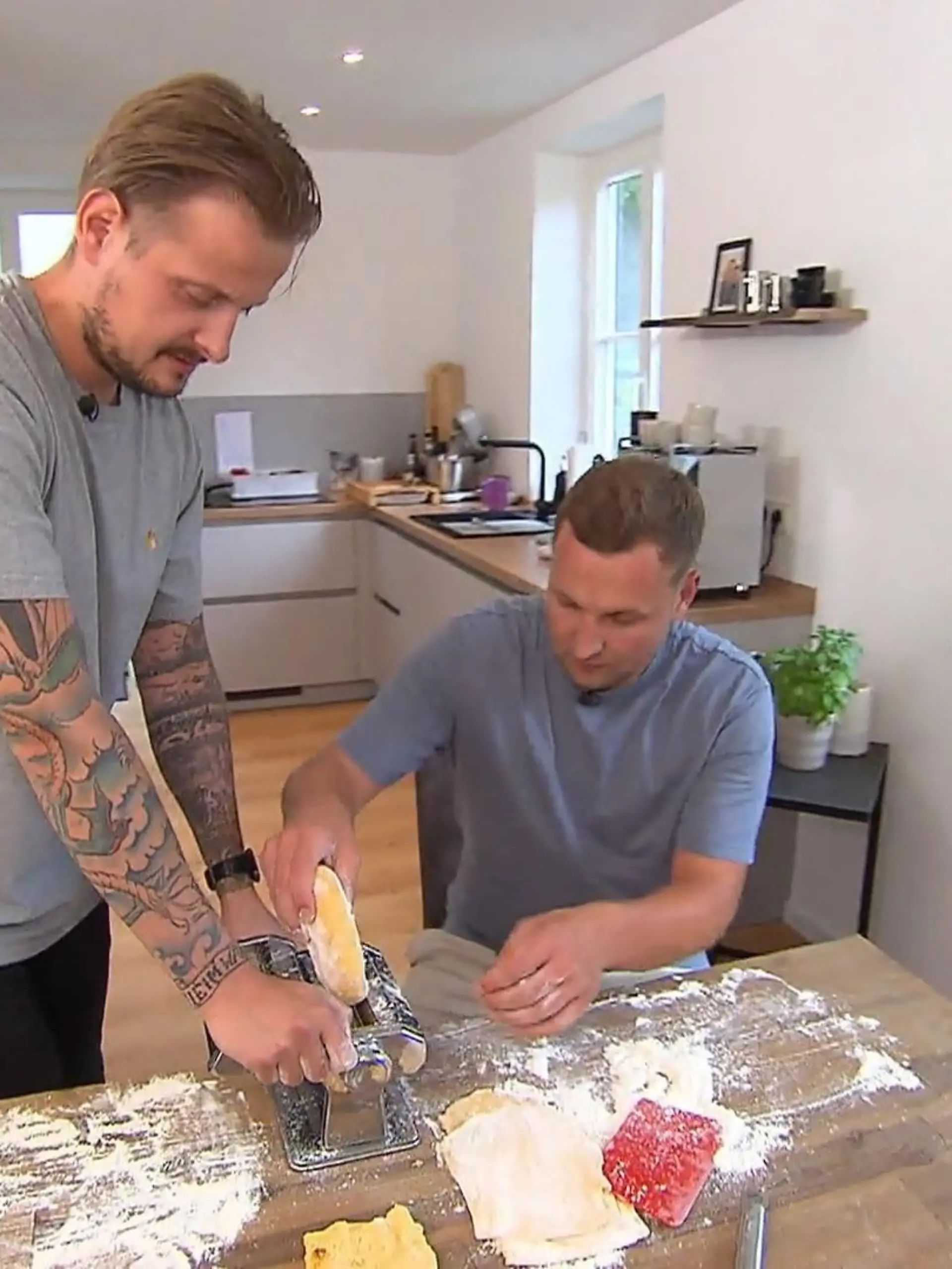Bild zu: "Löchriger Pastateig bringt Mirko zur Verzweiflung"