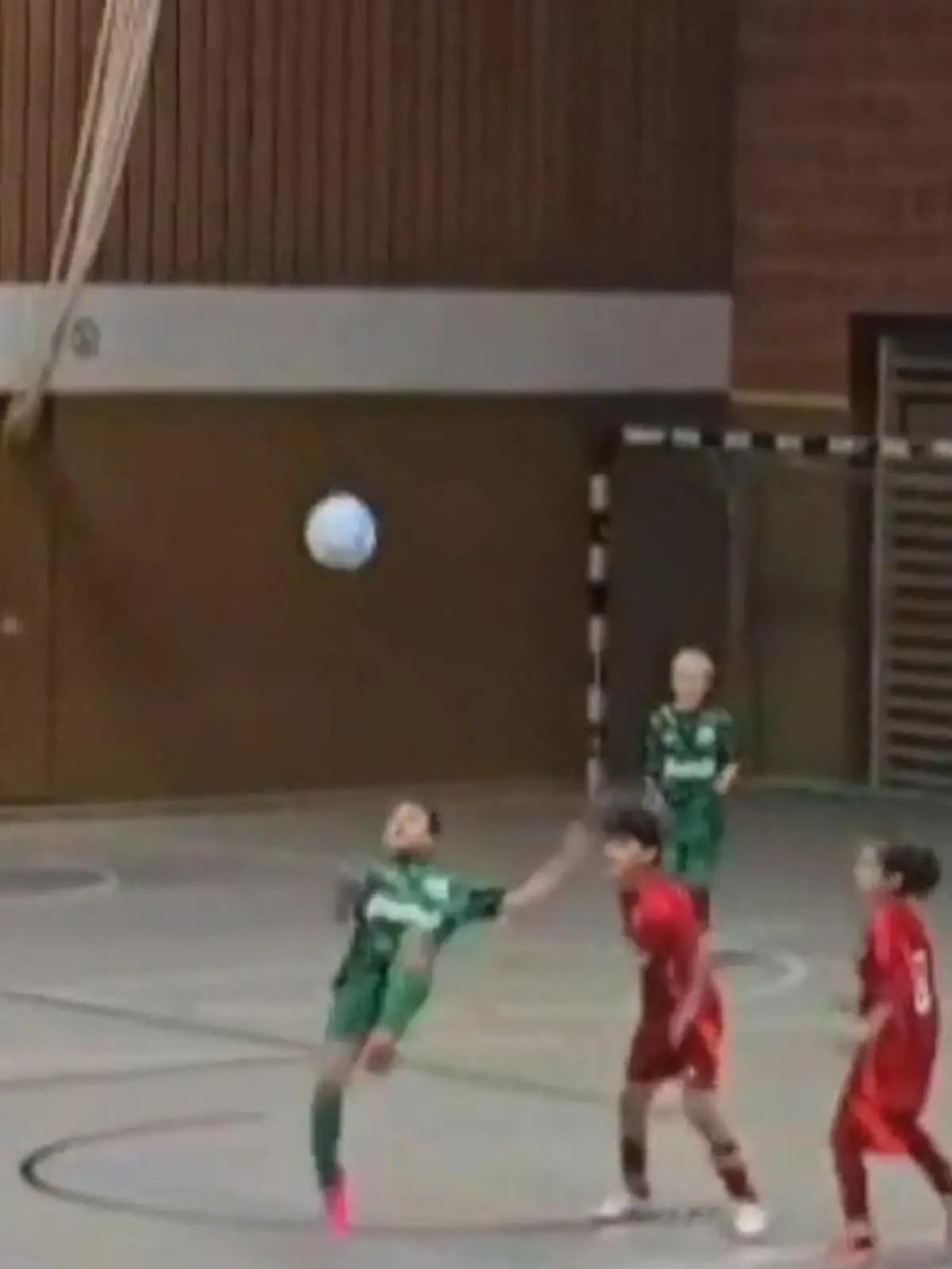 Bild zu: "Fallrückzieher des Jahres! Neunjähriger schießt Tor im Ronaldo-Stil"