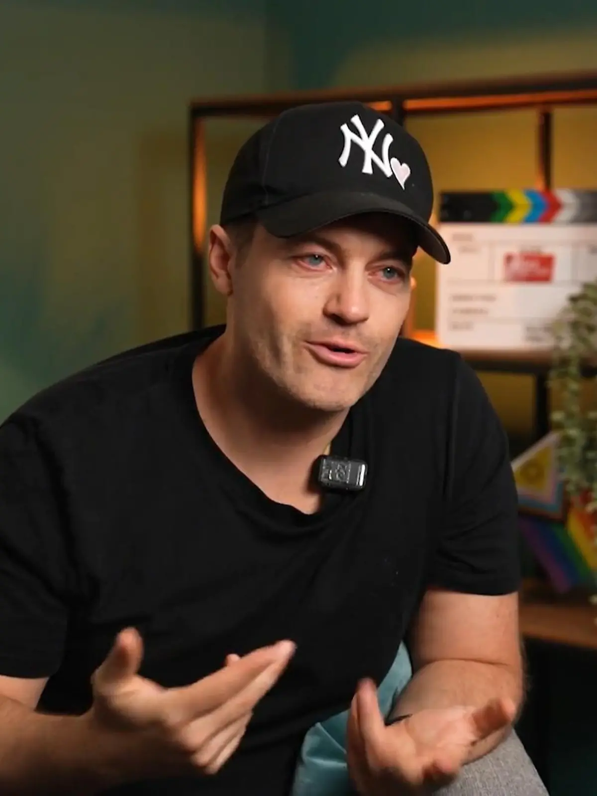 Beim Interview zu seiner Auszeit kann Jörg seine Tränen nicht mehr zurückhalten. 