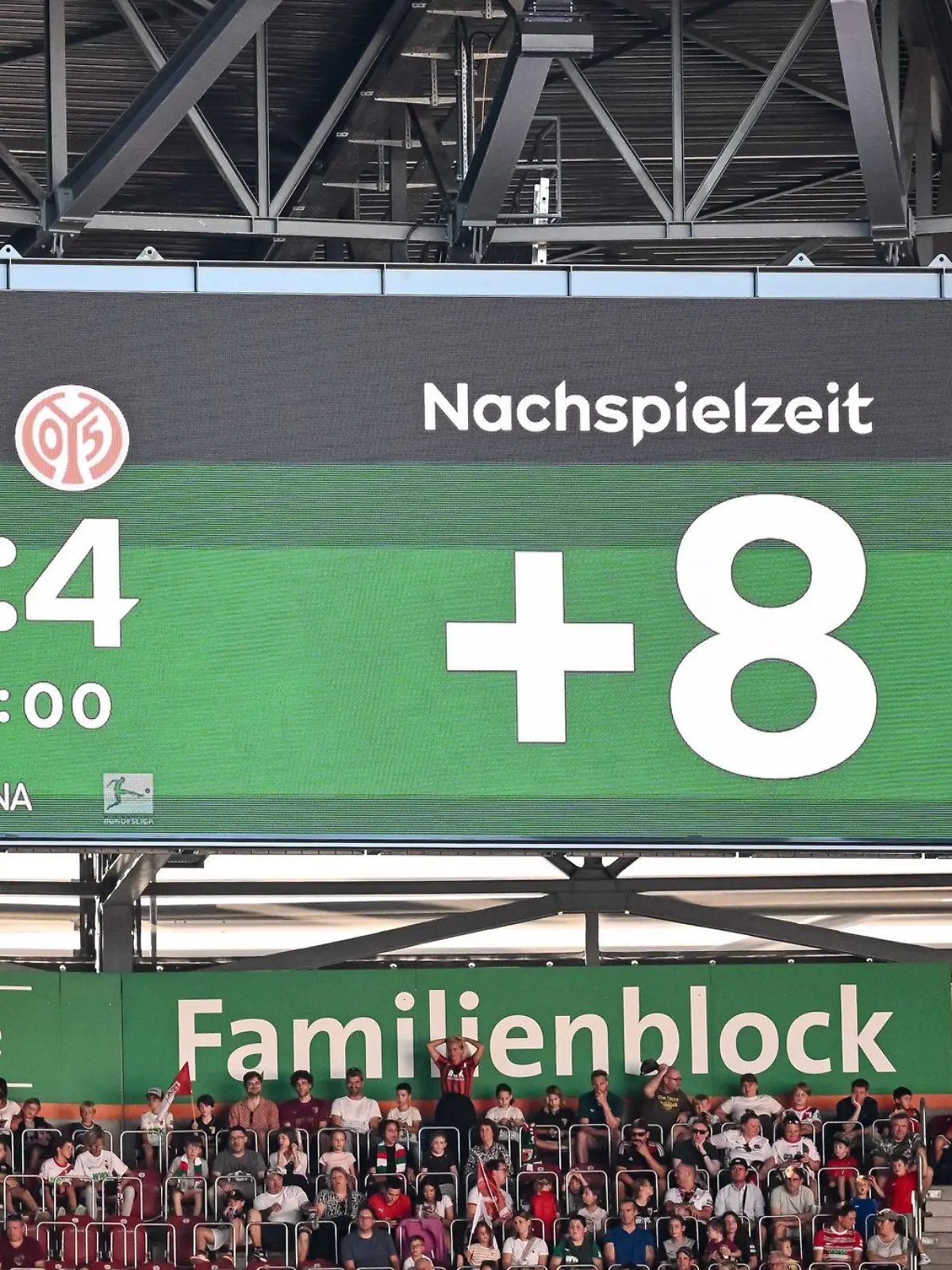 Bild zu: "DFL verkündet: Nachspielzeit wird ab 2026 angezeigt"