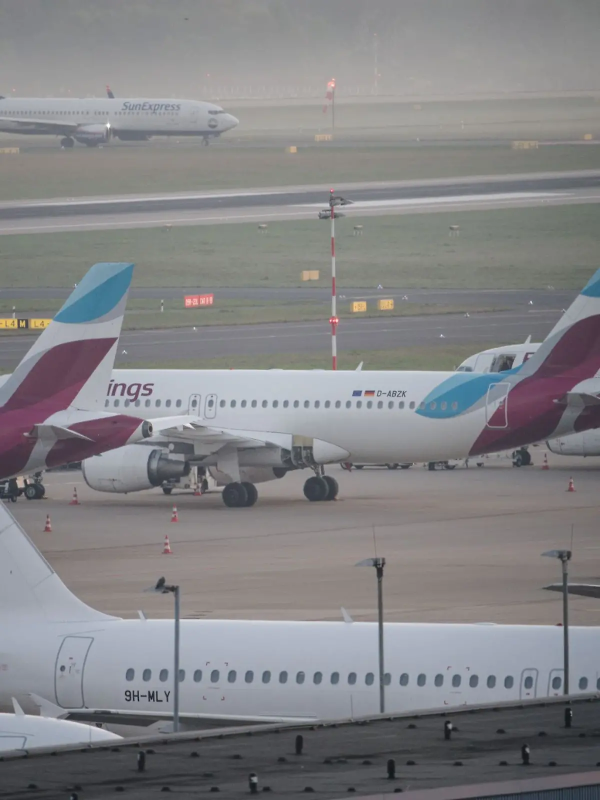 Bild zu: "Passagier stirbt auf Eurowings-Flug"