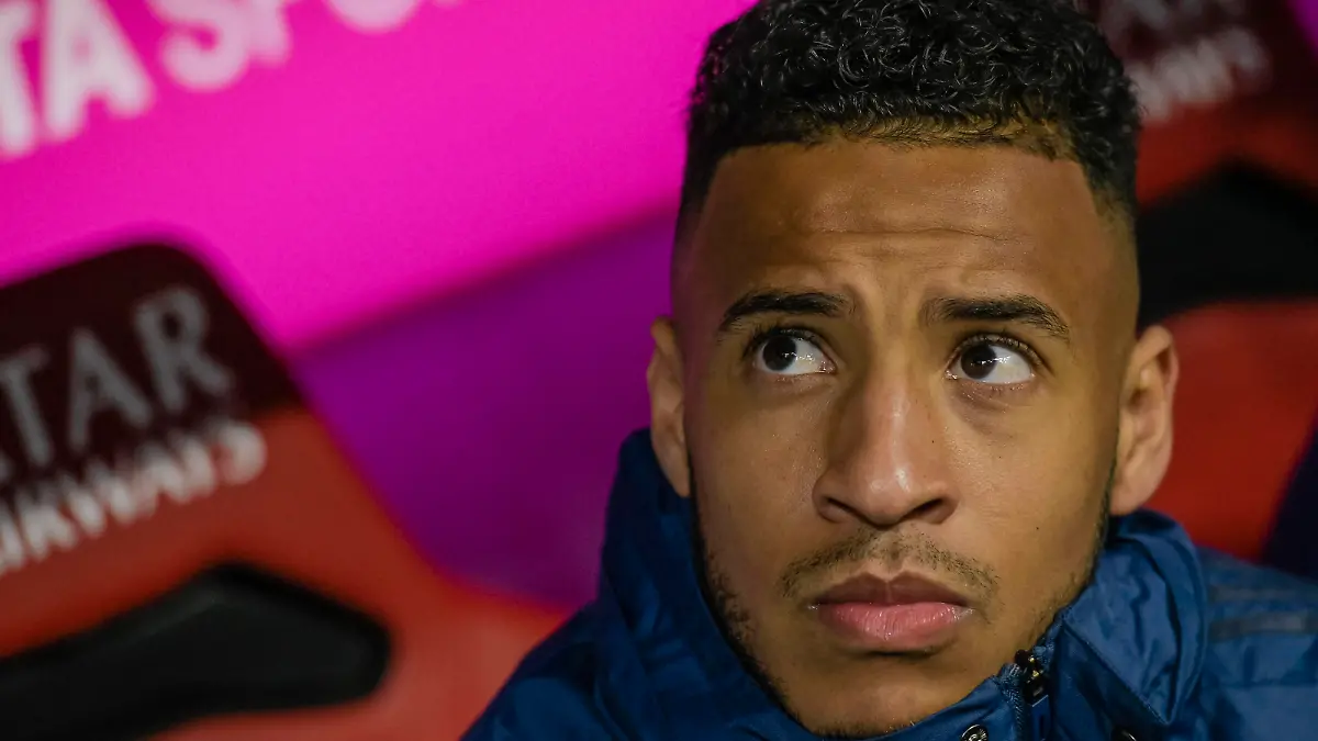  Corentin Tolisso Bayern auf der Bank waehrend dem Fussball Bundesliga Spiel FC Bayern Muenchen gegen Schalke 04 am 19. Spieltag der Saison 2019/2020 in der Allianz Arena am 25. Januar 2020 in Muenchen. *** Corentin Tolisso Bayern on the bench during the Bundesliga match FC Bayern Muenchen against Schalke 04 on the 19 matchday of the 2019 2020 season at the Allianz Arena on 25 January 2020 in Munich PUBLICATIONxINxGERxAUTxHUNxONLY