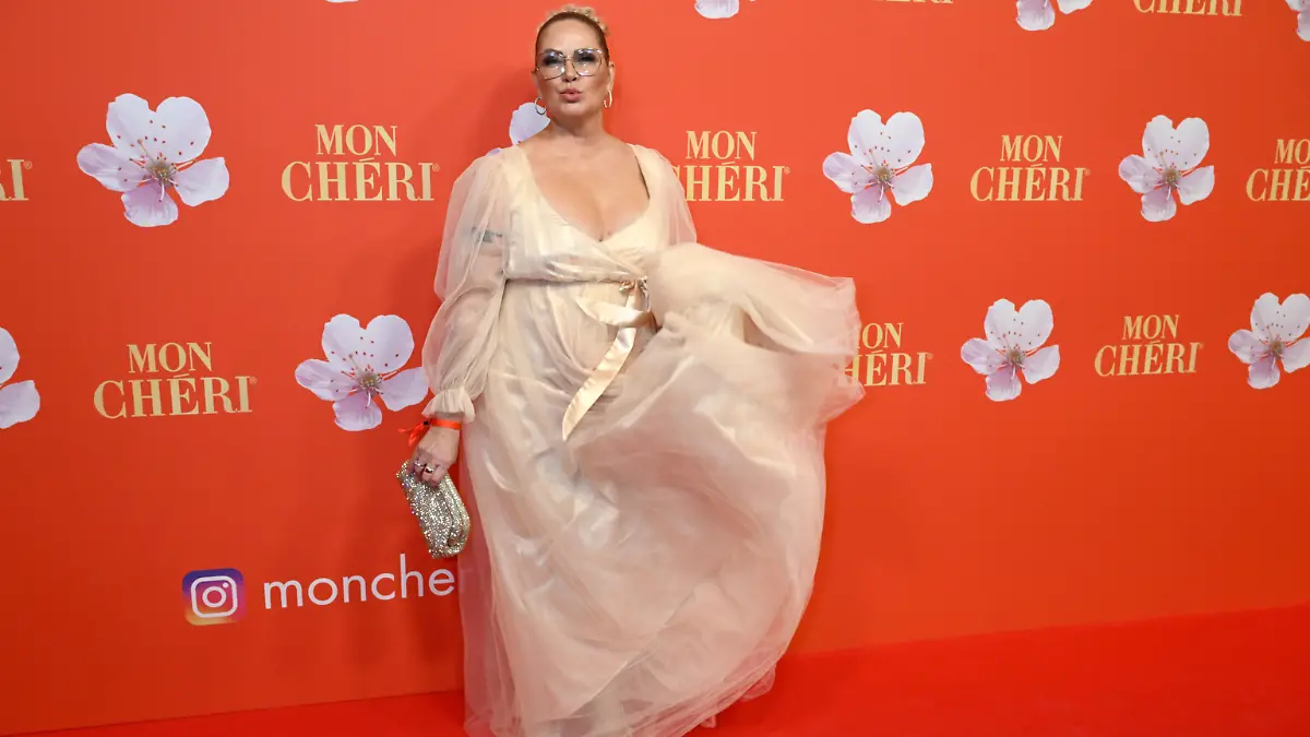 Claudia-Effenberg-gl-nzt-beim-Mon-Cheri-Barbara-Tag-2025-mit-besonderem-Outfit