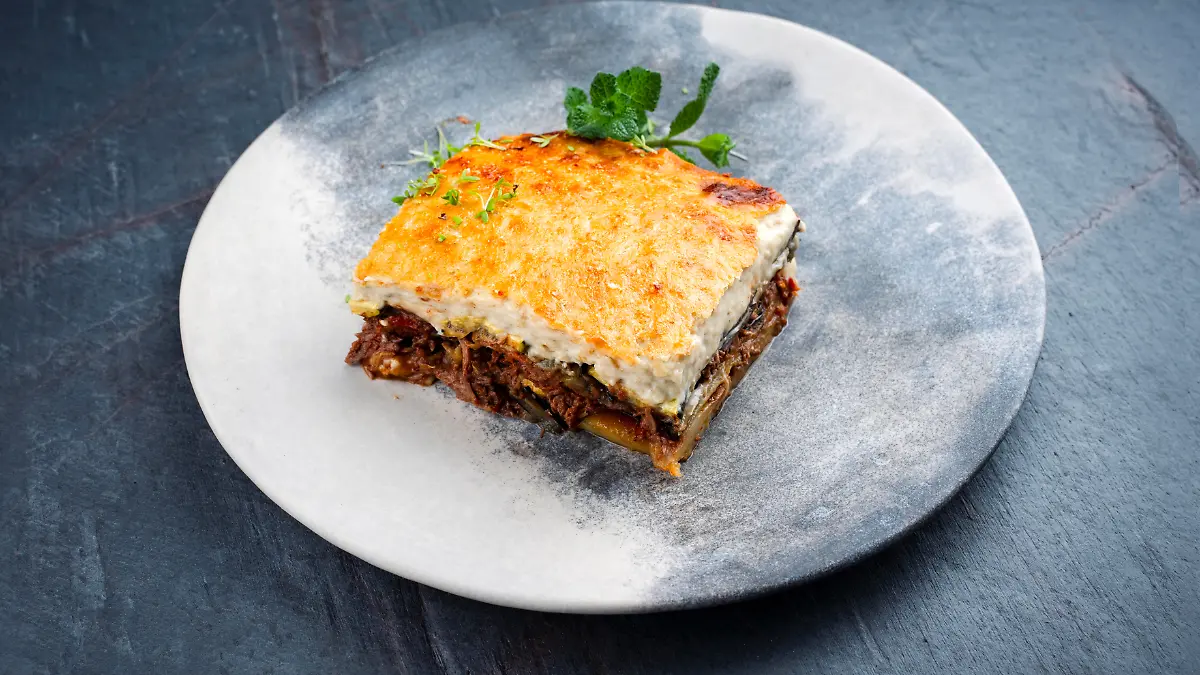 Moussaka-Diese-Zutat-gibt-dem-griechischen-Hackfleischauflauf-das-gewisse-Etwas